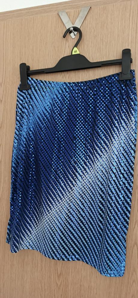 Spoločenské šaty s trblietkami značky paragon, l