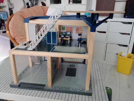 Policajná stanica drevená, 