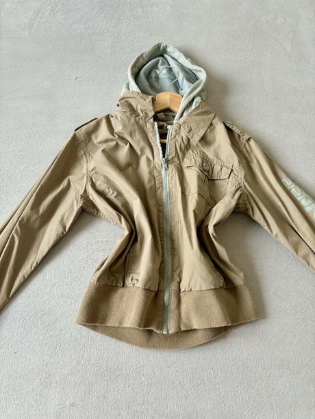Béžová bunda s kapucňou, s