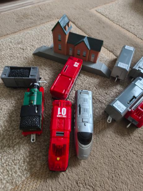 Rc dráha vláčik thomas a vláčiky tomica 85413,