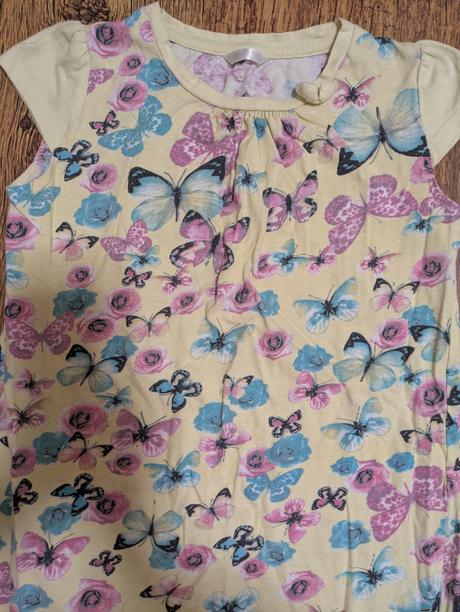 Šaty motýliky, 122