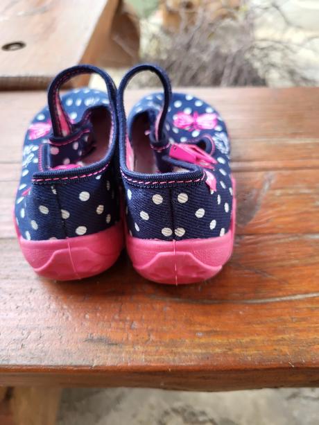 Papučky  + doporučené poštovné, ren but,25