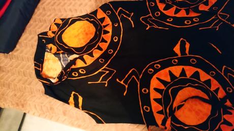 Šaty s oranžovým motívom, s