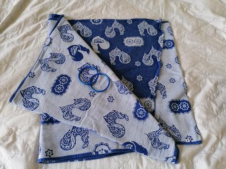 Sestrice šatka na nosenie detí roosters royal blue, sestrice