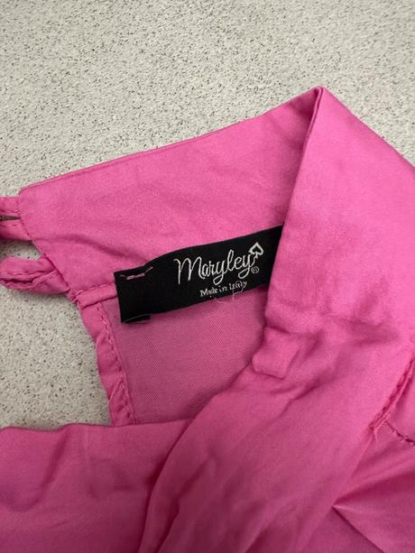 Ružová saténová blúzka, s