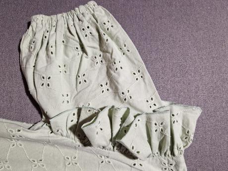 Letné šaty s madeirovou výšivkou, s