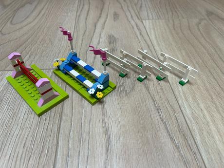 Lego friends 3189 stajne v heartlake, 