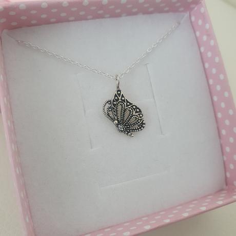 Retiazka na nohu motýľ,