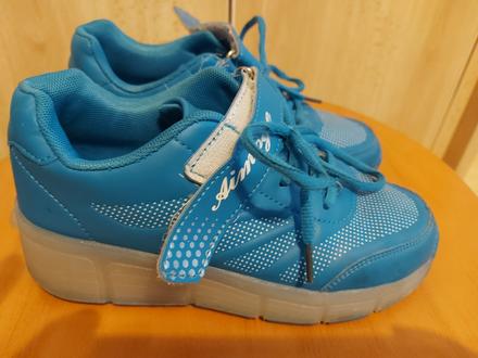 Chlapcenske kolieskové topanky, 36