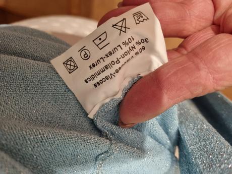 Svetlomodrý svetrík s trblietavým vláknom s, s