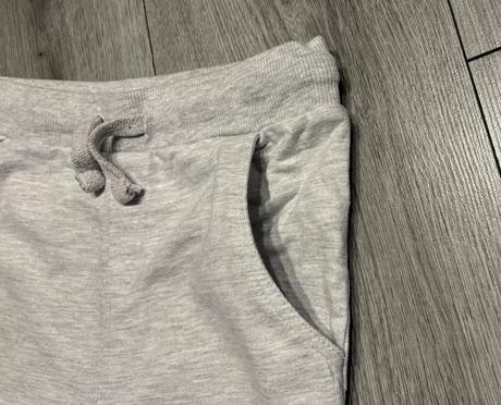 Tepláky veľ. 134, sinsay,134