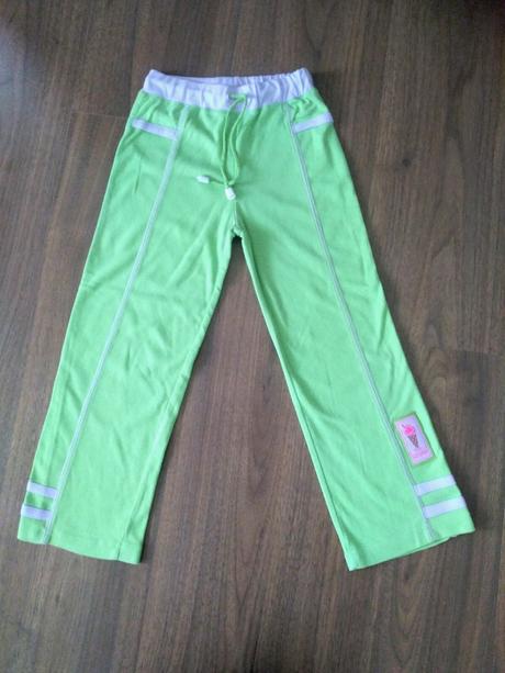 Tenké tepláky, 104