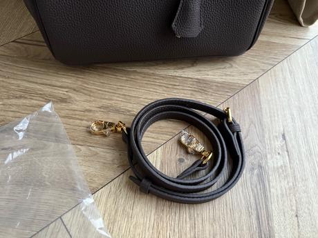 Top grain kozena kabelka v coko farbe,