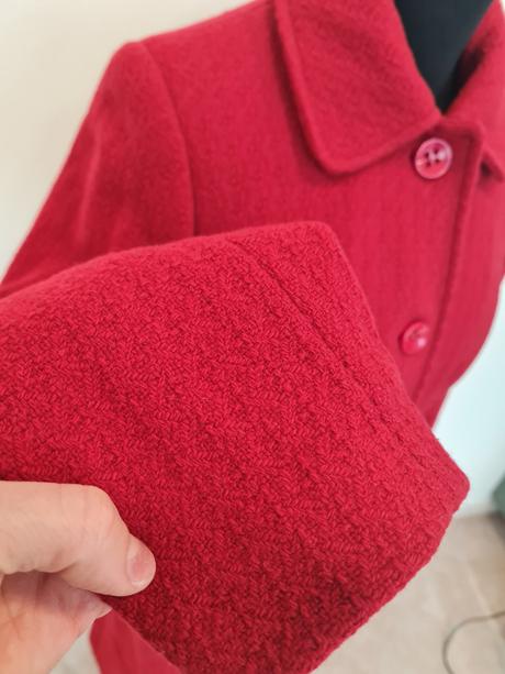 Kvalitný vlneny kabat kvalitnej znacky, s