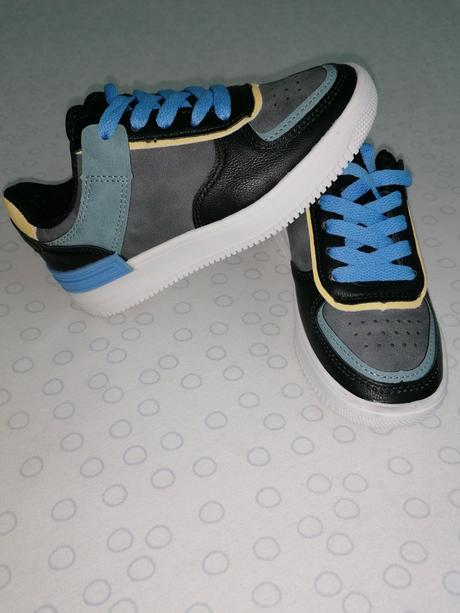 Sneakery, reserved,31