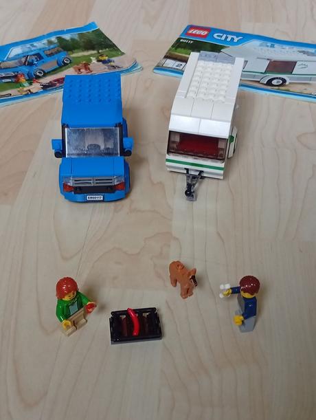 Lego 60117 dodávka a karavan, 