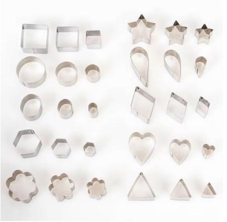 30 kusové balenie vykrajovačiek na koláče, 