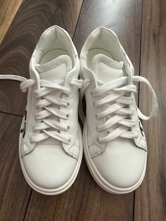 Dievčenské tenisky, 30