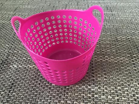 Plastový košík maly - priemer cca 10,5 cm, 