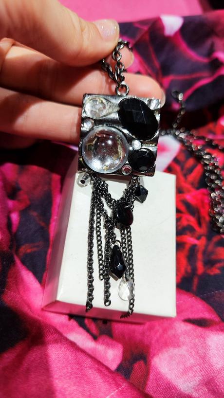 Náhrdelník s kameňmi,