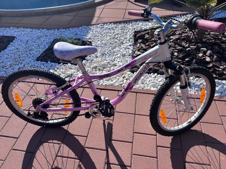 Nádherný bicyklik pre dievča, specialized,20