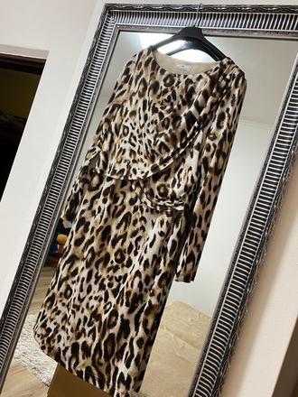 Tigrované šaty, 40