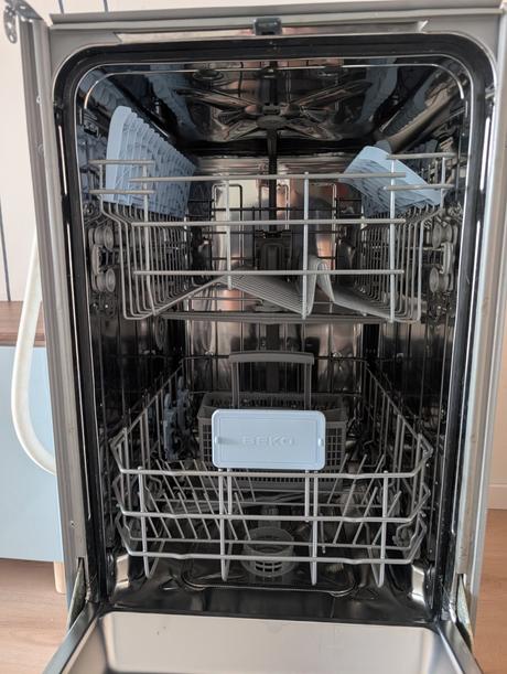 Umývačka riadu - vstavaná / 45cm, beko