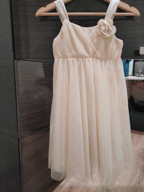 Nádherné trblietavé šaty, 134