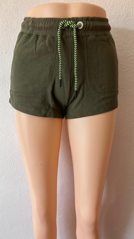 Khaki šortky bershka (24), bershka,xs