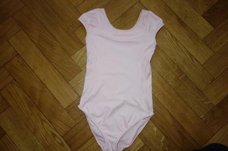 Bledoružové plavky, 92