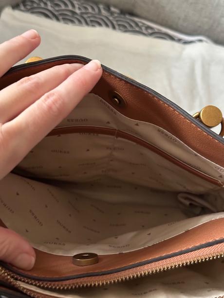 Kabelka guess, guess