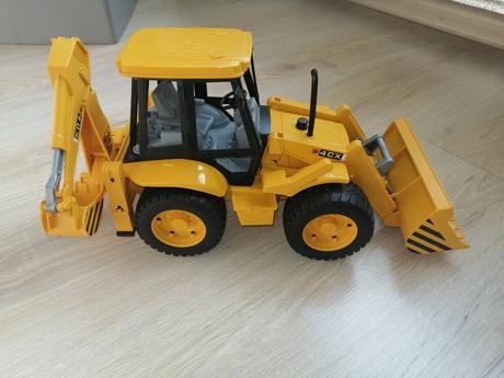 Bruder traktor jcb s predným nakladačom a bagrom,