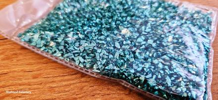 Sklenená drť - sklenené kamienky -emerald- 50 gra, 