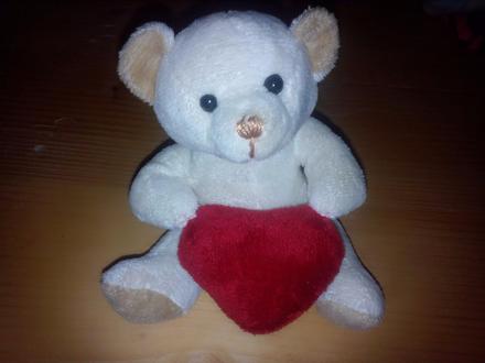 Plyšovy macko so srdiečkom, 