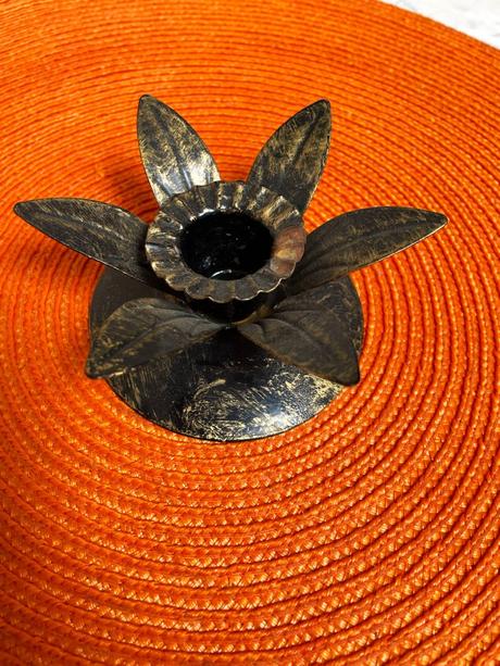 Kovový mosadzný svietnik,