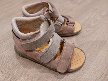 Kožené sandalky, 26