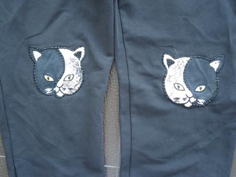 Tepláky mačkami na kolenách, s