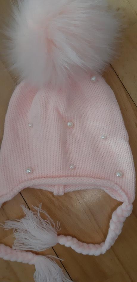 Zimná čiapka s brmbolcom, <50