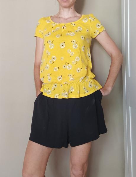 Zlte kvetovane tricko, next,s