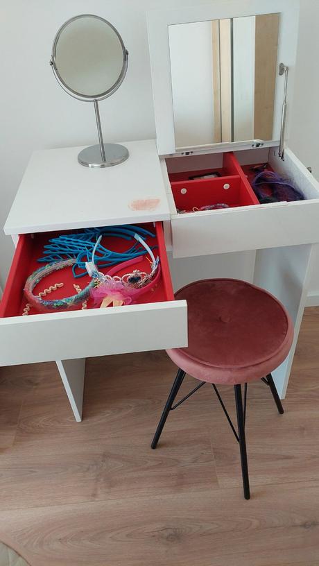 Kozmeticky stolik, ikea, pre dievcata, 