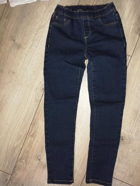 Gaudí tričko, riflíky, gaudi,134