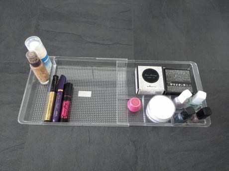 Nastaviteľny organizer na kozmetiku, 