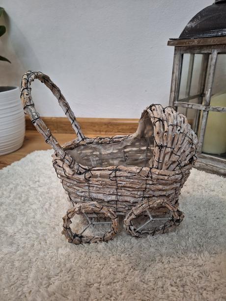 Kočiar dekorácia- kvetináč, 