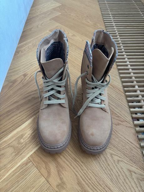 Clara barson v.40, clara barson,40