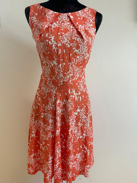 Letné dámske šaty, 98