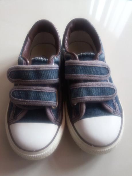 Veľmi pekne tenisky, 25