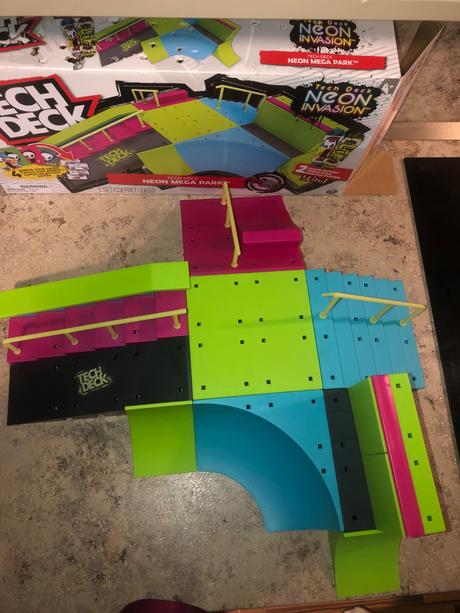 Tech deck neon mega park,