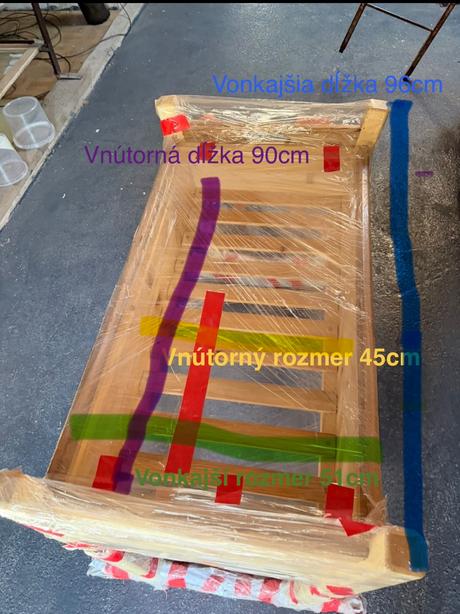 Ručne robená kolíska z masívneho dreva, šírka (cm): 50,dĺžka (cm): 100