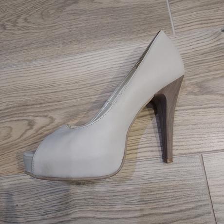 Lodičky s otvorenou špičkou, 35