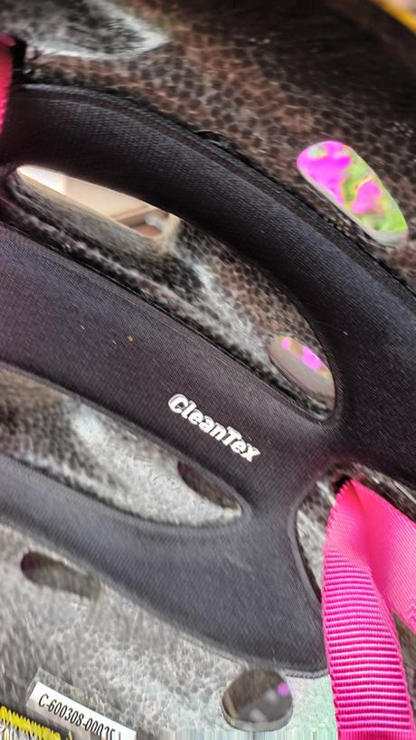 Kvalitná blikajúca značková prilba m 53-58 cm, m